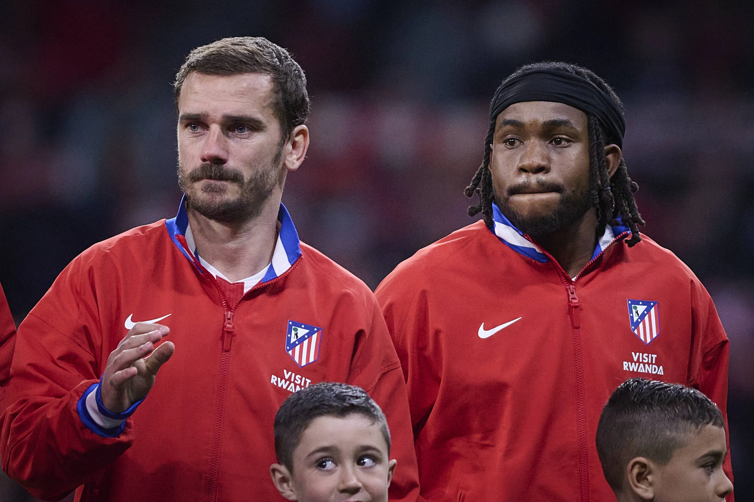 Atletico de Madrid's Antoine Griezmann l and Ademola Lookman
