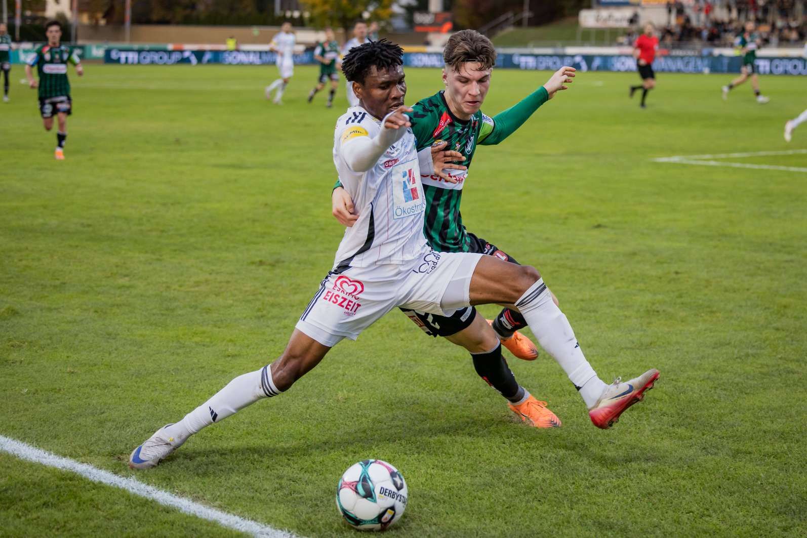 Chibuike Nwaiwu of Wolfsberger AC challenged for the ball