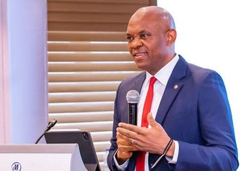 Photo: Victor Osimhen gifts popular Nigerian Business mogul his Napoli jersey