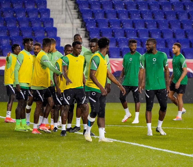 Super Eagles star slams referee after controversial Red Card in Rizespor’s defeat to Fenerbahçe