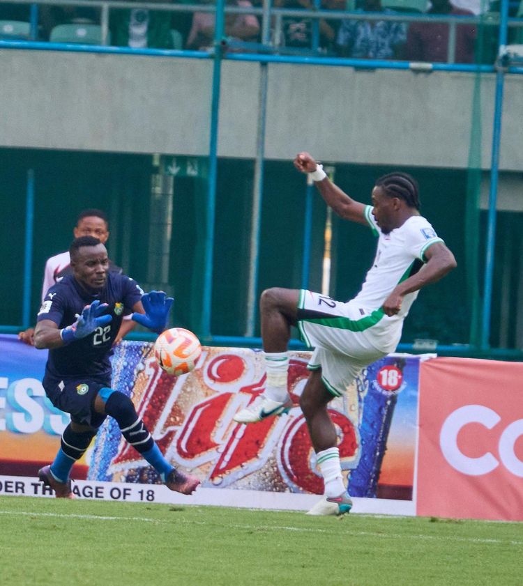 Zimbabwe’s Arubi vs Nigeria Super Eagles’s Osayi-Samuel. Photo Credit X