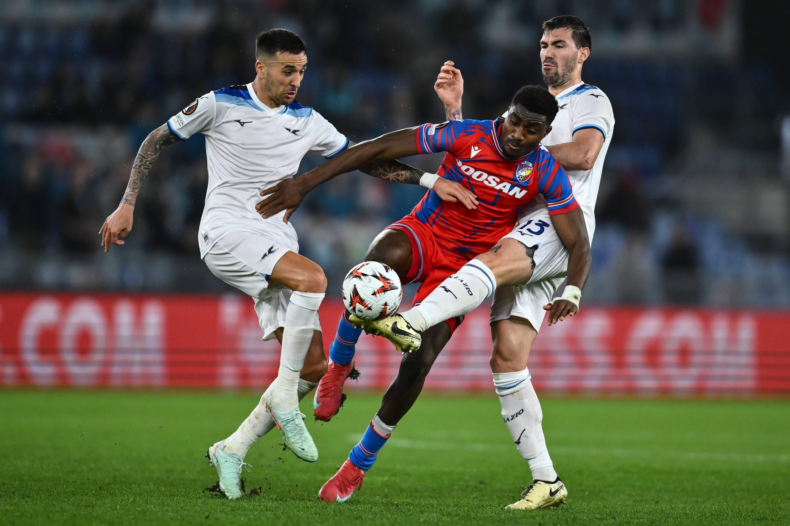 Rafiu Durosinmi battling with two Lazio players in the Europa League (Photo credit: Imago)