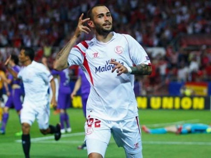 Barcelona Sign Aleix Vidal