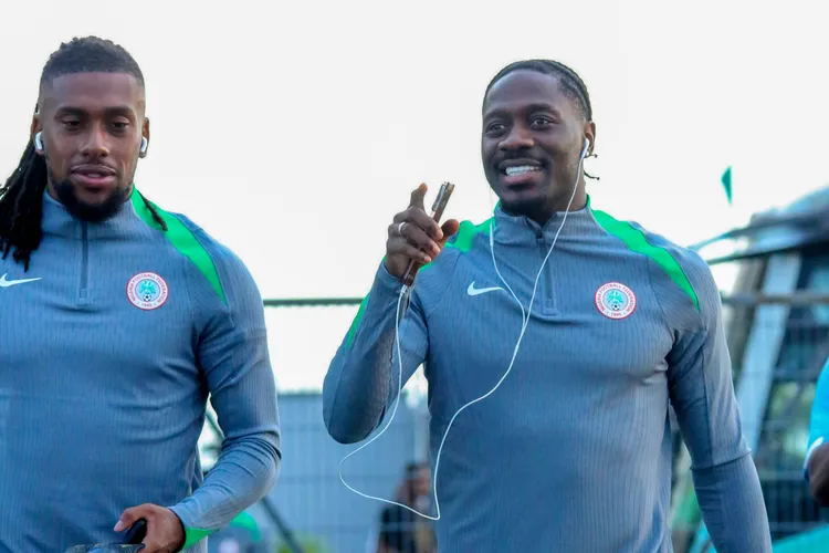 “We’ll make the World Cup – Ola Aina and Alex Iwobi calm Nigerians after Zimbabwe draw
