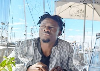 Martins donates reading materials to Chinese students