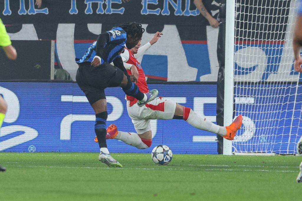 Ademola Lookman makes an attempt to score during the Uefa Champions League 25/26 soccer match between Atalanta B.C.and SK Slavia Prague at the New Balance Stadium in Bergamo, Italy