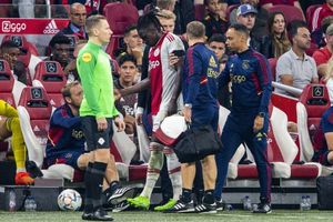 Early concerns for Peseiro as Bassey is prematurely substituted in dominant Ajax performance