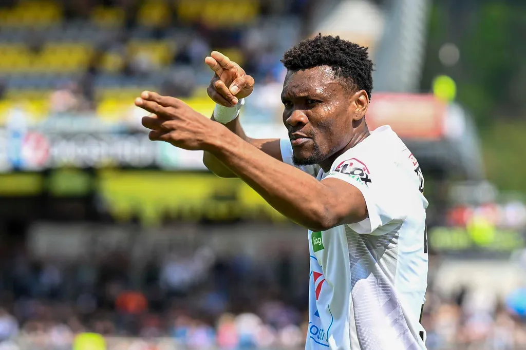 Fulham target Chibuike Nwaiwu