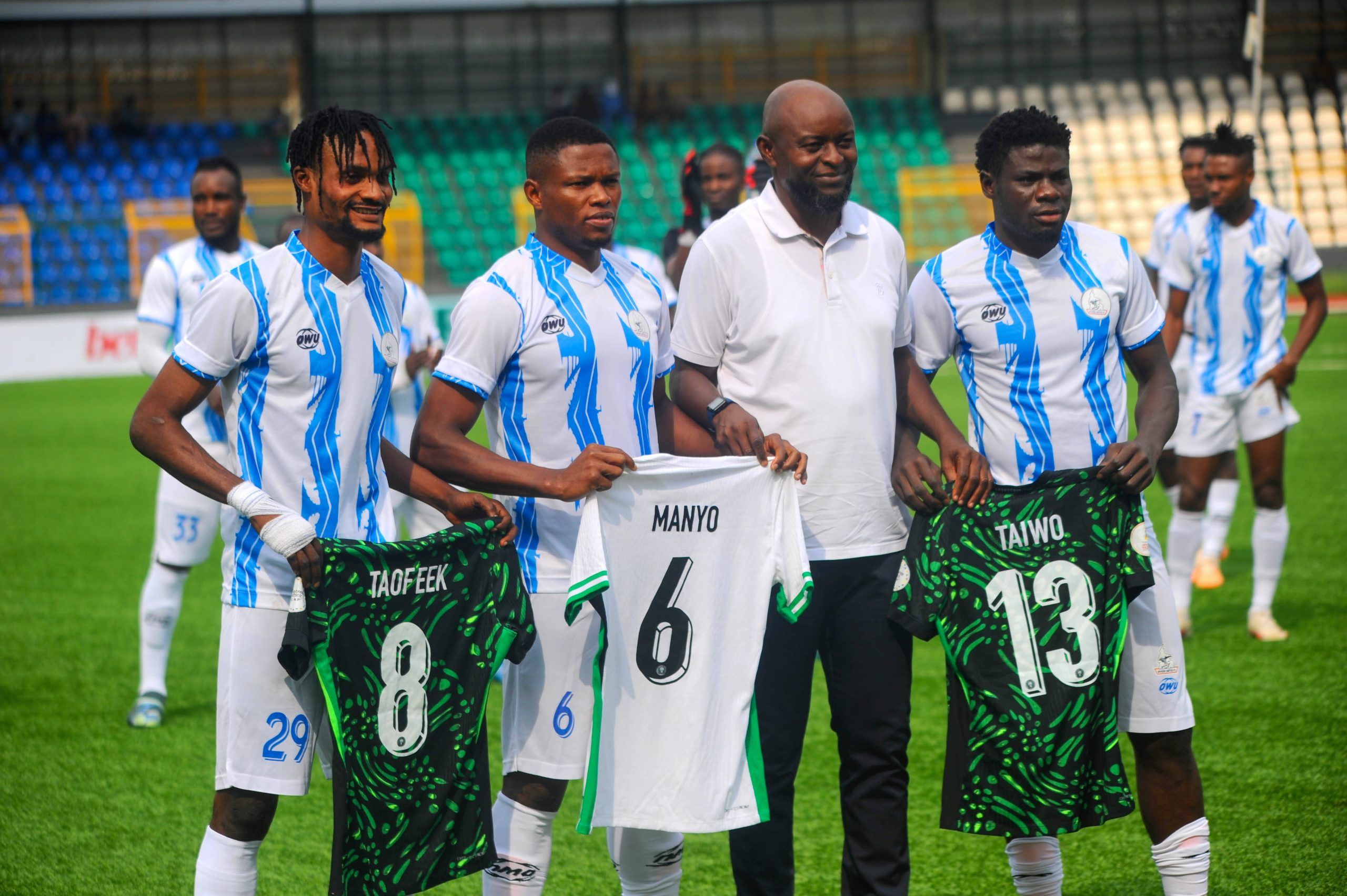 Coach Finidi George, Taofeek Otaniyi, Stephen Manyo and Taiwo AbdulRafiu of Rivers during the Nigeria Premier Football League match between Remo Stars and Rivers United at MKO Abiola Stadium on August 22, 2025 in Abeokuta, Nigeria