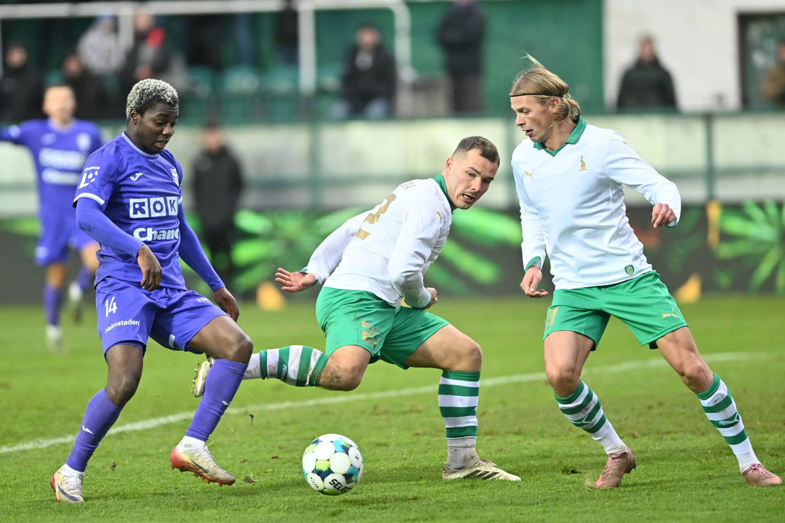 Emmanuel Ayaosi  in action for MFK Karvina