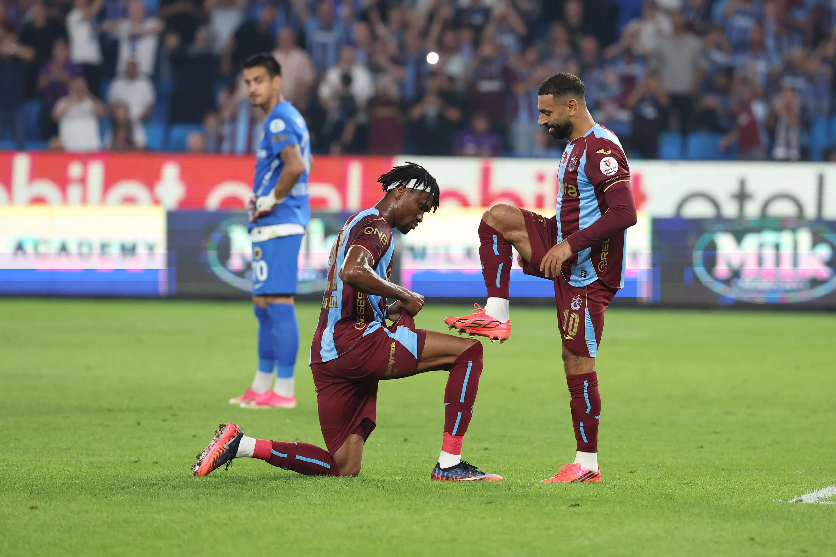 Chibuike Nwaiwu celebrates Mohamed Salah's Trabzonspor goal