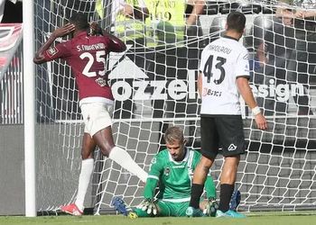 Super Eagles’ Francis Uzoho issues public apology after his Snapchat story went viral