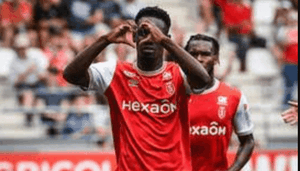 Award-winning Super Eagles-eligible striker reveals Cavani, Lewandowski inspiration