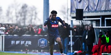 Ojodu FC’s Hafiz Umar Ibrahim arrives in London for Chelsea trial