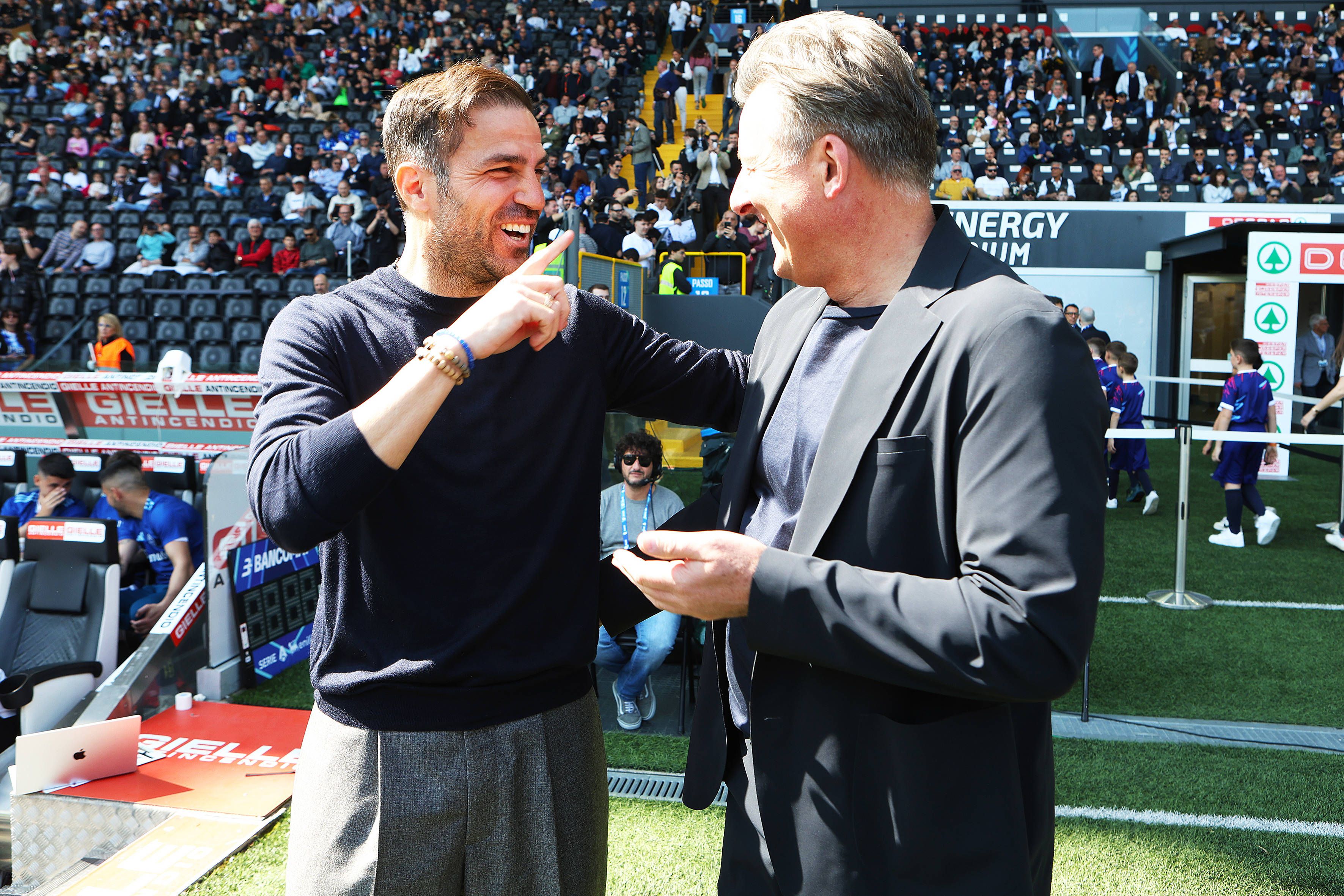 Comos head coach Cesc Fabregas and Udineses head coach Kosta Runjaic