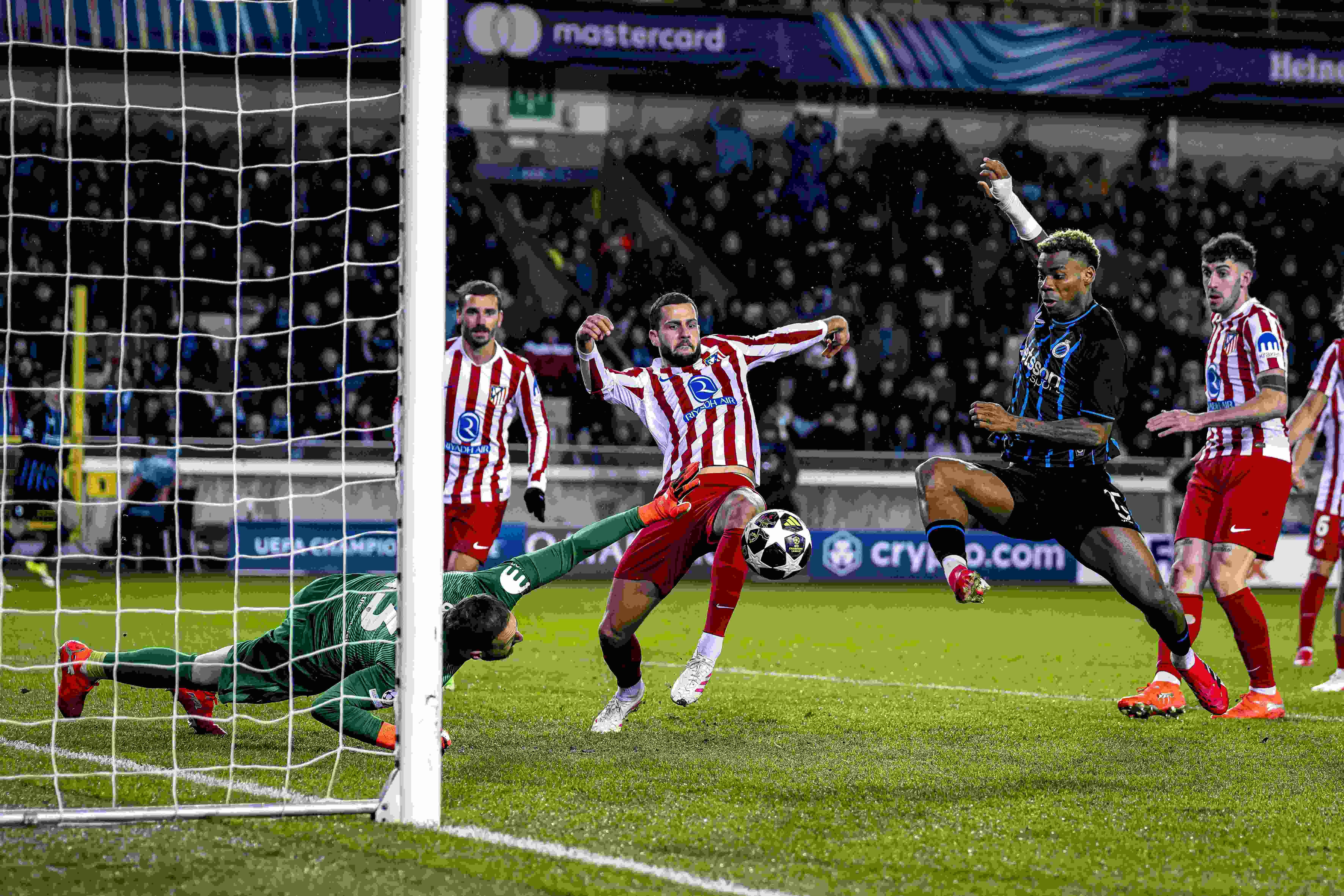 Raphael Onyedika tries to score for Club Brugge.