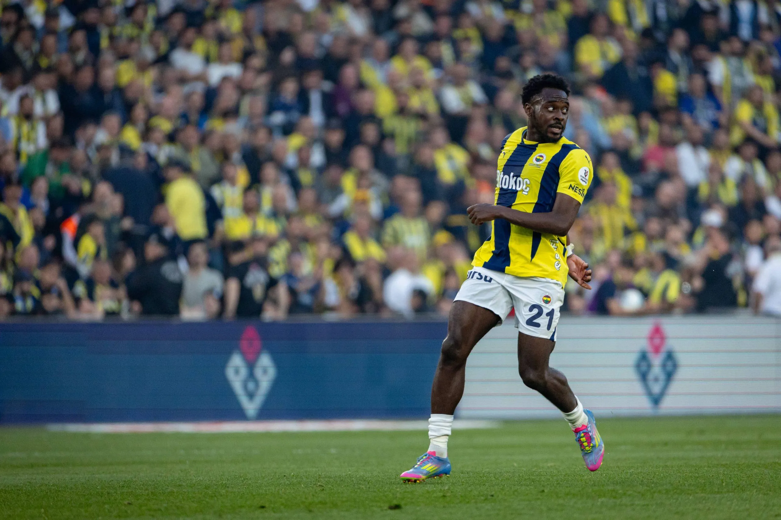 Bright Osayi-Samuel runs during the match. Fenerbahce SK and Besiktas