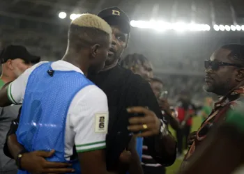 “You can’t wear that jersey and be slacking” – Nwankwo Kanu sends cryptic message to Boniface, urges Super Eagles stars to step up