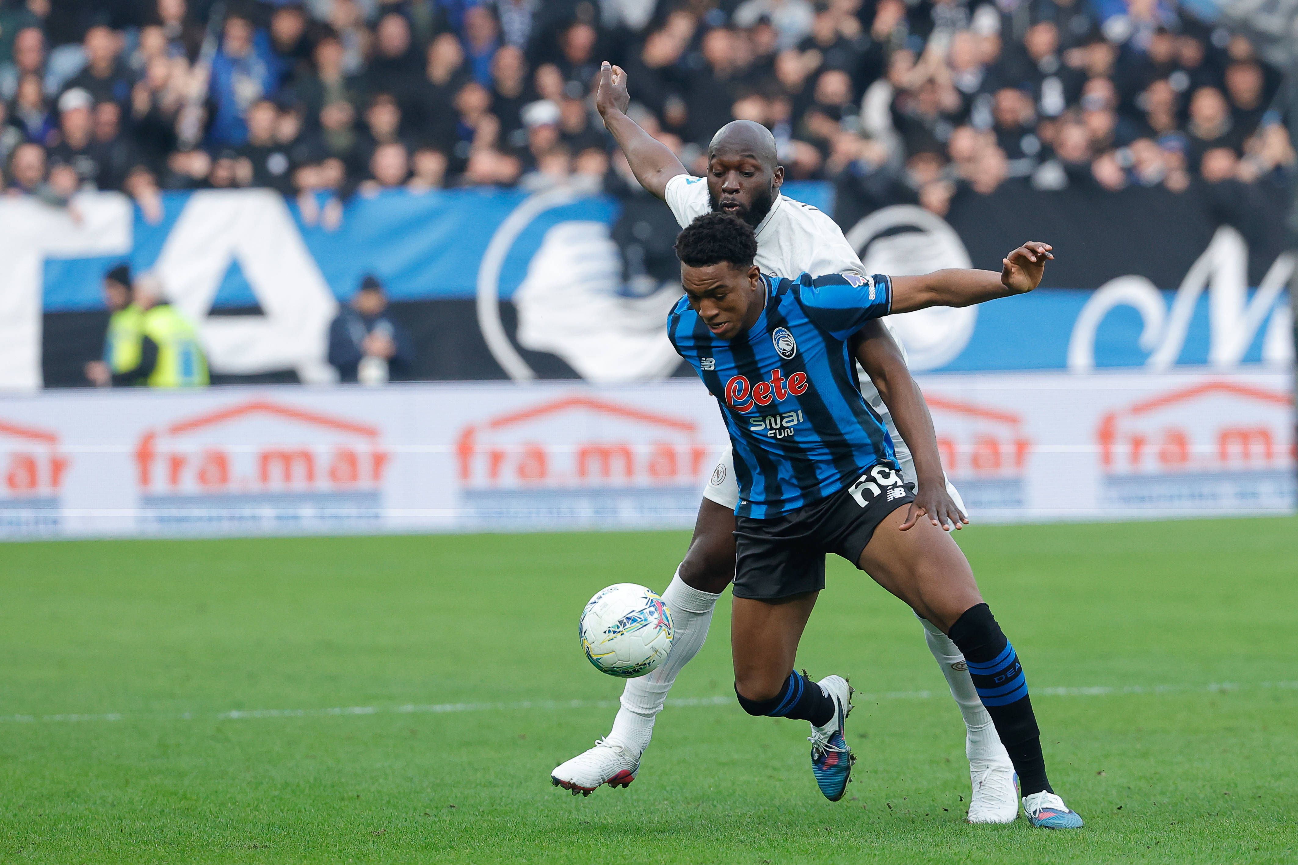 Honest Ahanor and Romelu Lukaku in action during the Serie A match between Atalanta BC and SSC Napoli