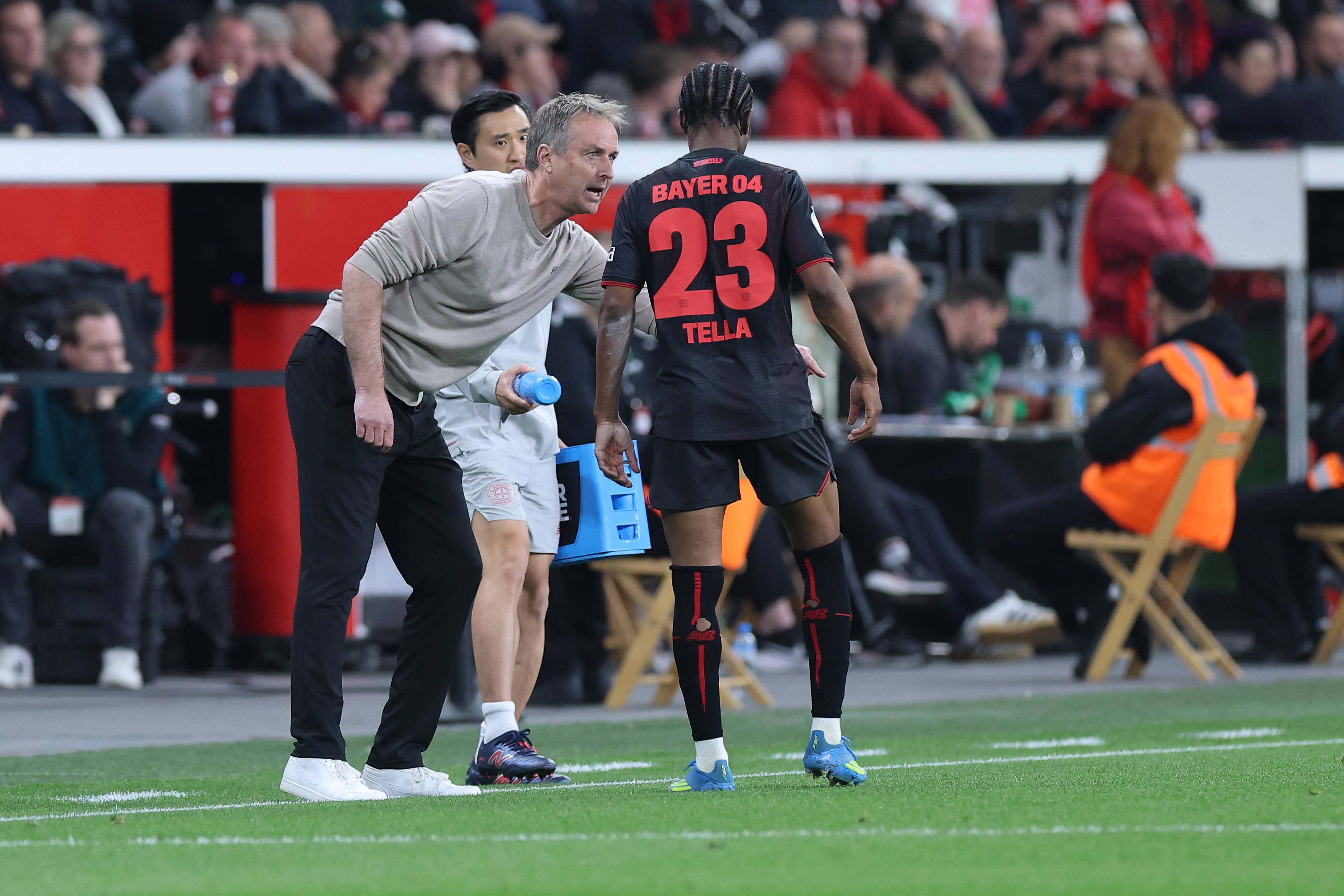 Bayer Leverkusen head coach Kaspar Hjulmand talks to Nathan Tella