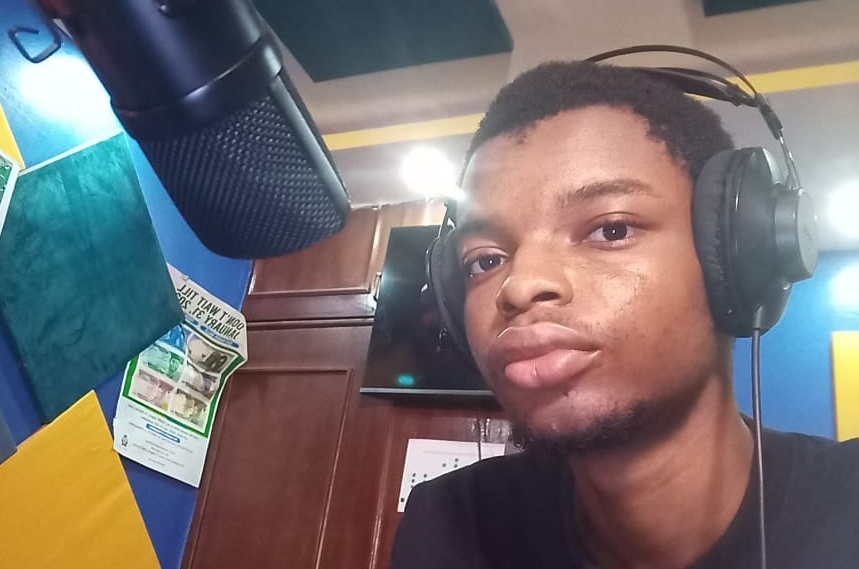 Chidubem Hendrick Meet Nigerias 16 year old football pundit presenter and Peter Drury wanna be