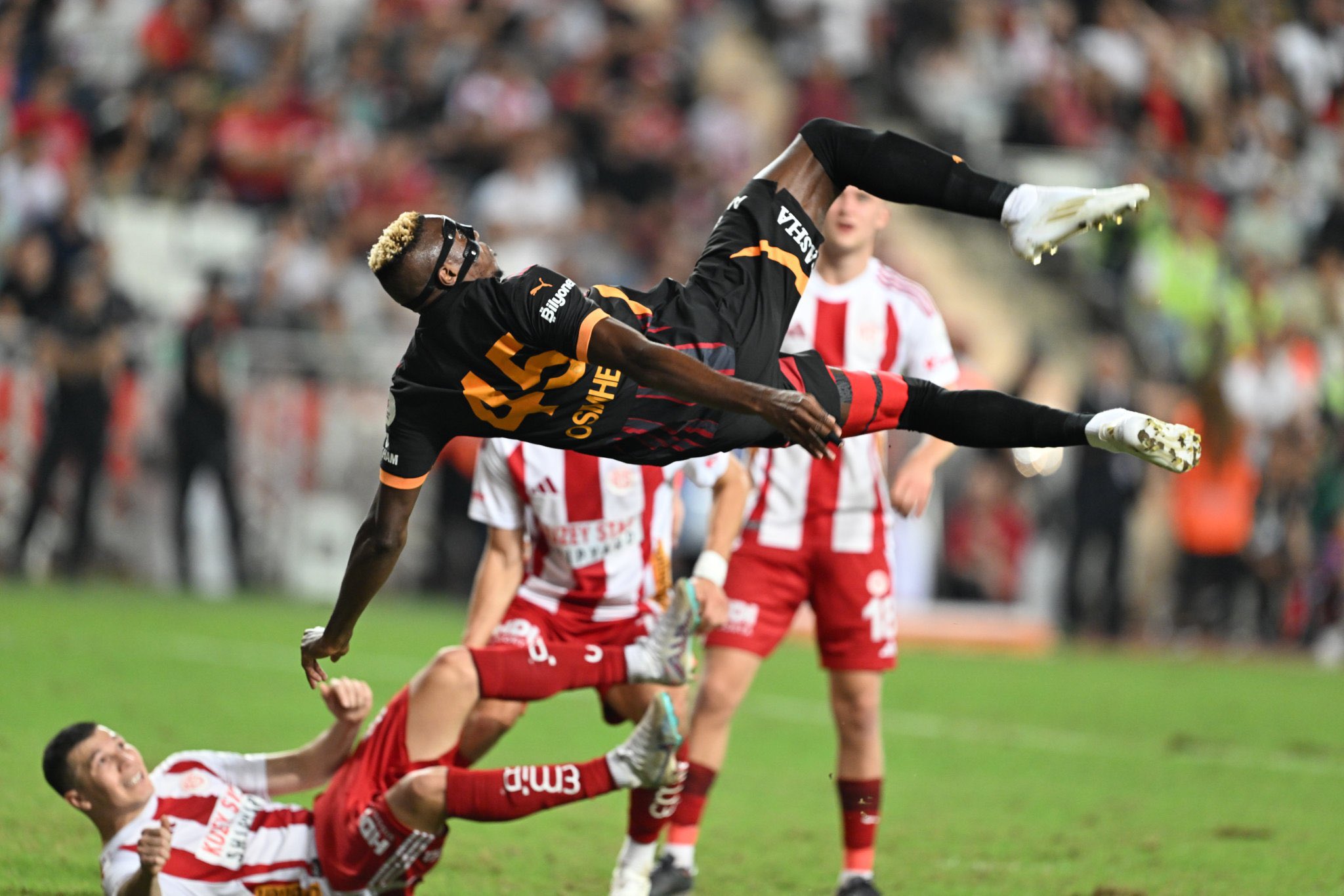 Revealed: Victor Osimhens bicycle kick g