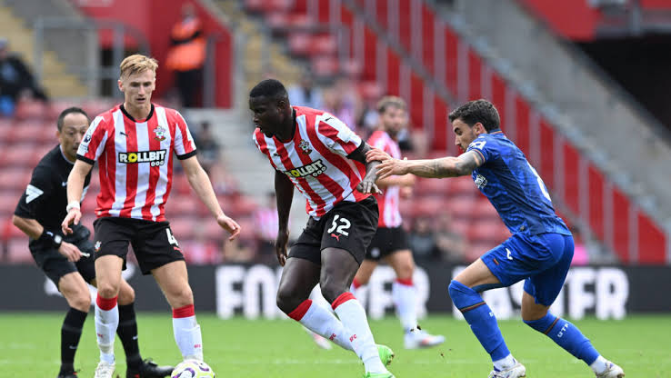 Ex-Premier League referee reveals how single Onuachu action could have stopped Southampton from losing to Leicester City