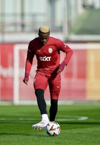 Victor Osimkhen en el entrenamiento del Galatasaray 