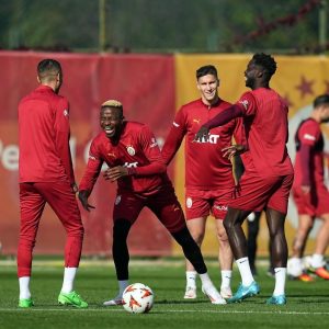 Victor Osimhen with his Galatasaray teammates