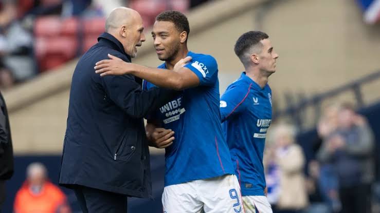 “Other strikers miss more chances”- Rangers boss Philippe Clement hits back at Dessers’ critics